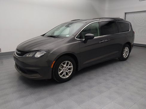 Used 2021 Chrysler Voyager Lxi image 2