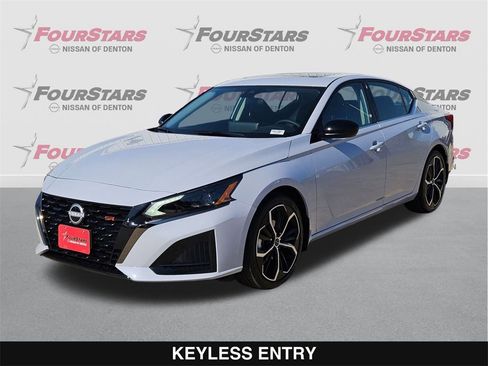 New 2025 Nissan Altima 2.5 SR image 9