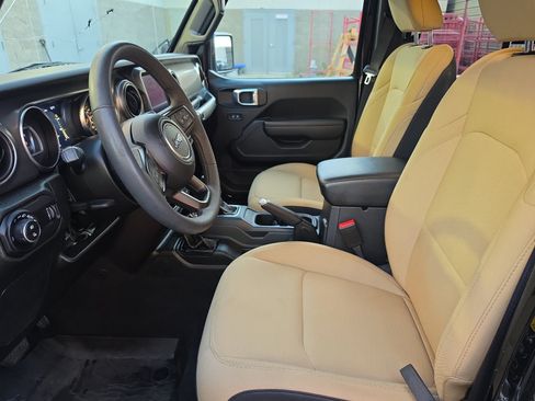 Used 2023 Jeep Gladiator Sport AWD/4WD image 14