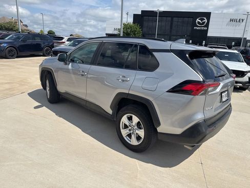 Used 2019 Toyota RAV4 XLE FWD image 15