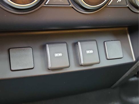 Used 2023 Land Rover Defender 110 S AWD/4WD image 32