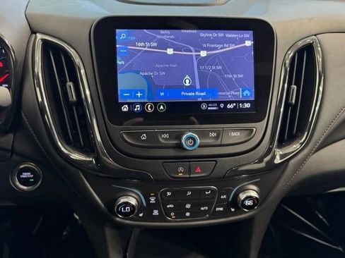 Used 2022 Chevrolet Equinox RS w/ RS Leather Package AWD/4WD image 17