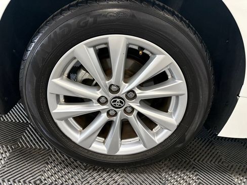 Used 2024 Toyota Corolla SE w/ SE Package FWD image 15