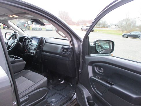 Used 2023 Nissan Titan S image 24