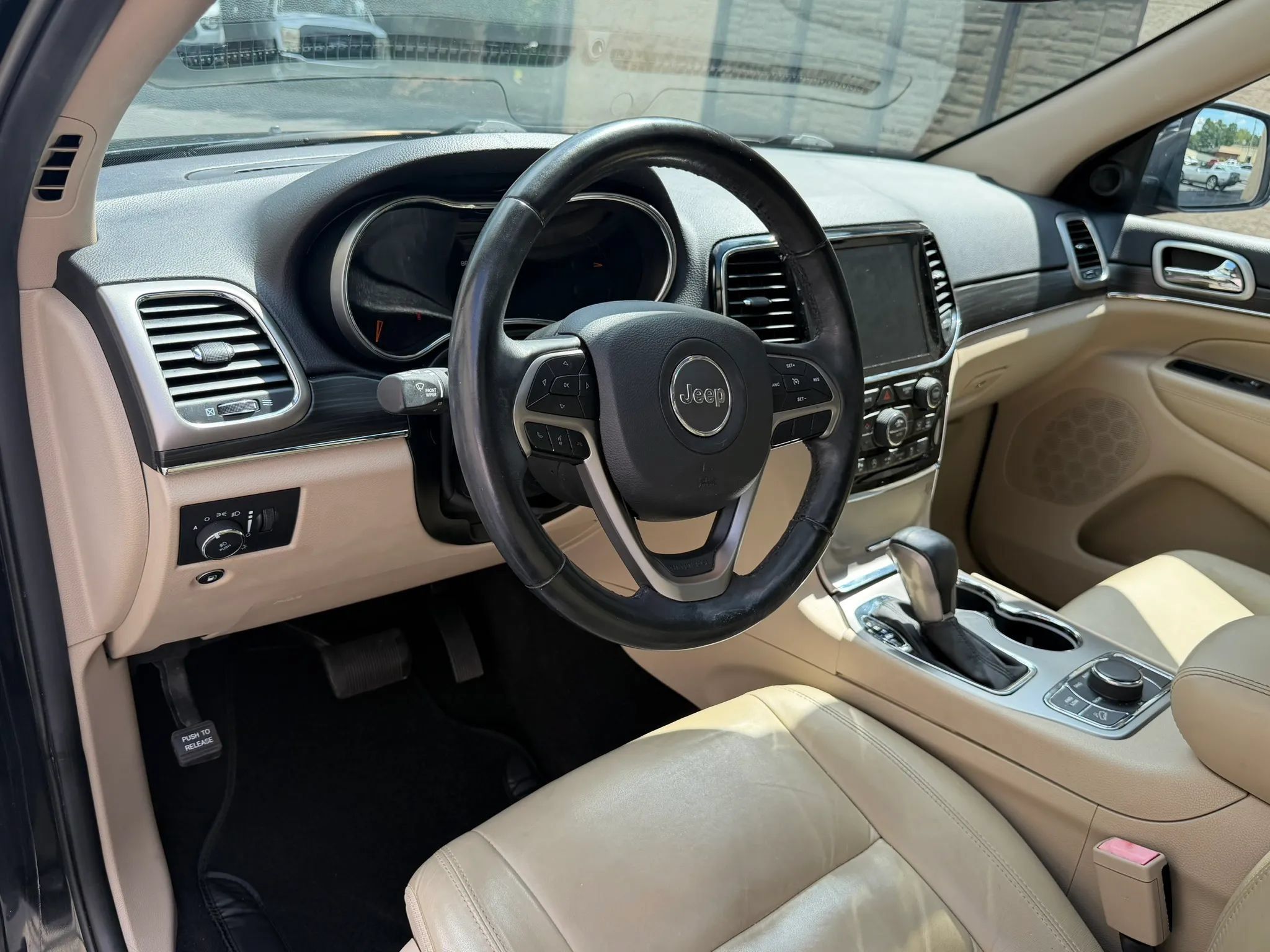Used 2019 Jeep Grand Cherokee Limited AWD/4WD image 23