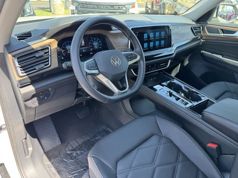 Used 2026 Volkswagen Atlas SE FWD image 15