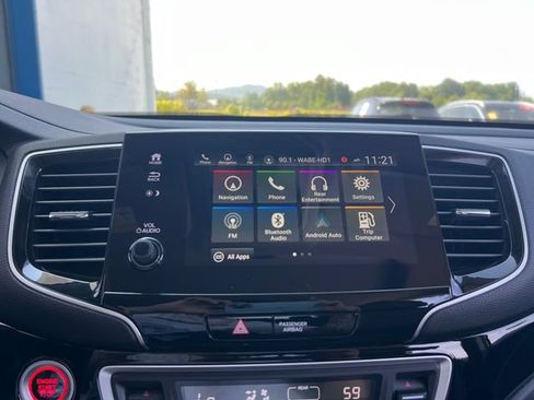 Used 2020 Honda Pilot Touring image 24