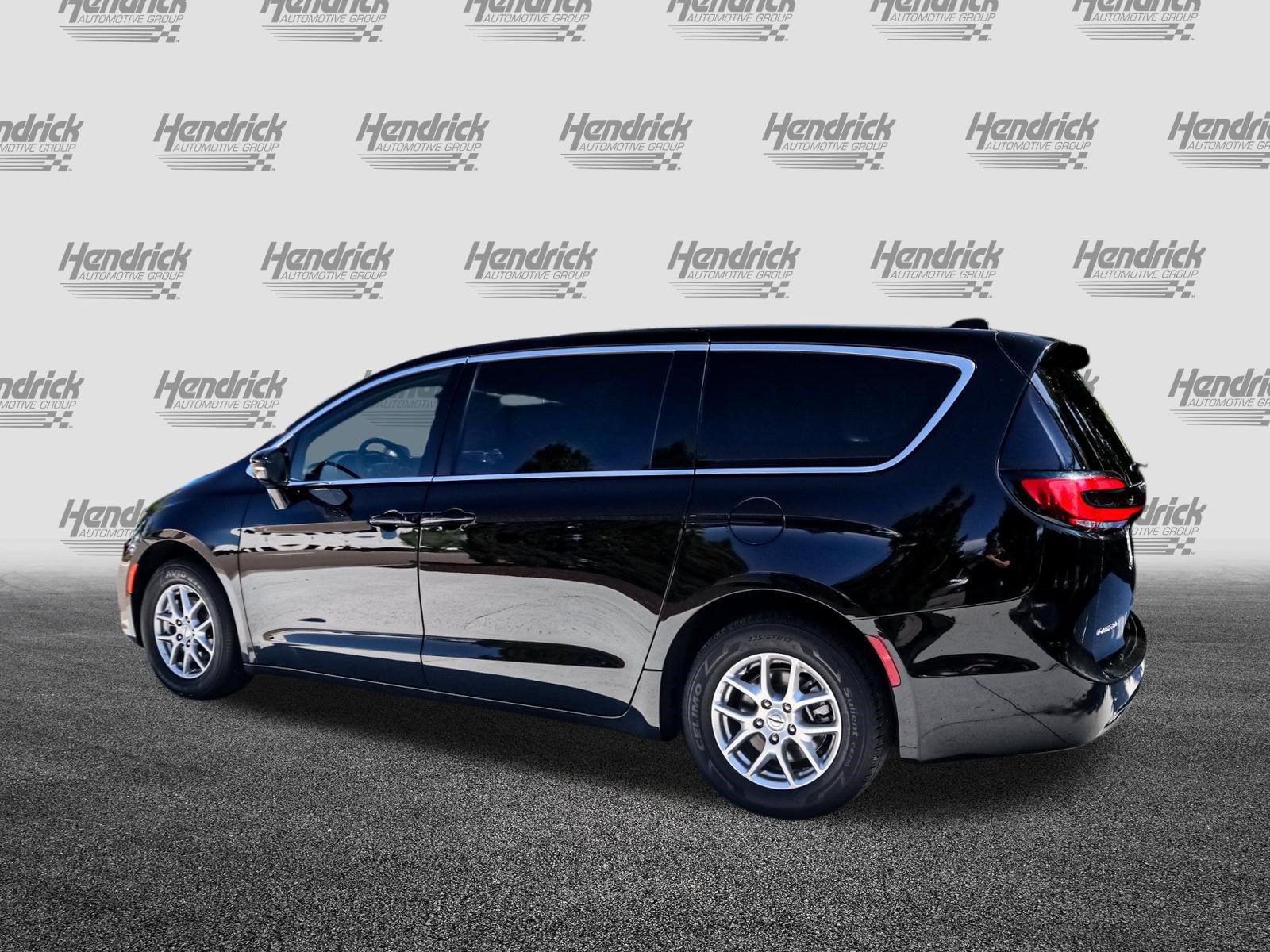 Used 2025 Chrysler Pacifica Select FWD image 7