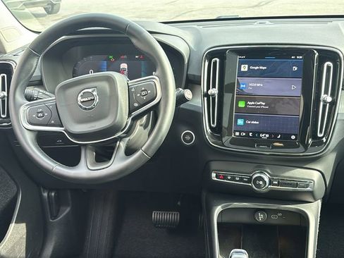 Certified 2025 Volvo XC40 B5 Plus AWD/4WD image 7