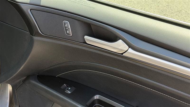 Used 2018 Ford Fusion Titanium AWD/4WD image 34