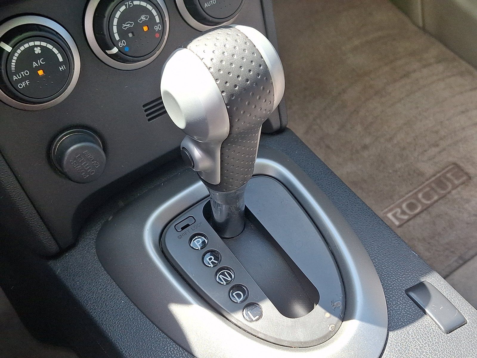 Used 2012 Nissan Rogue SV w/ Premium Pkg AWD/4WD image 15