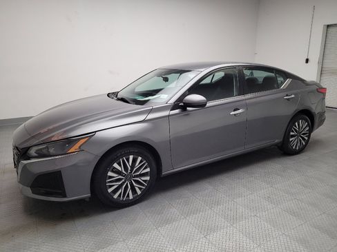 Used 2023 Nissan Altima 2.5 SV image 2