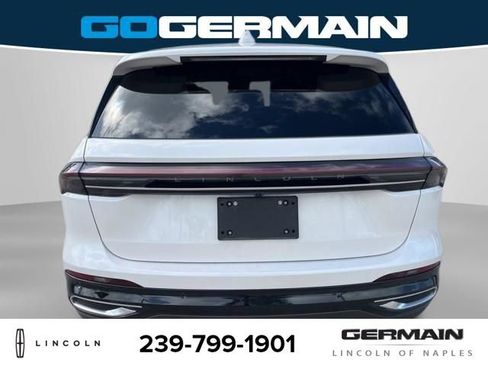 Used 2025 Lincoln Nautilus Premier image 6