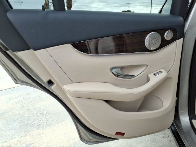 Used 2021 Mercedes-Benz GLC 300 4MATIC image 17