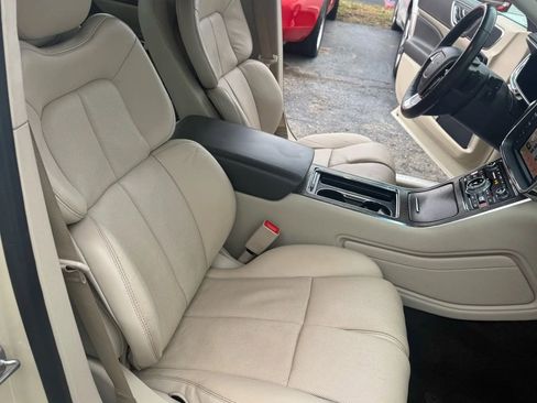 Used 2018 Lincoln Continental Select w/ Continental Climate Package image 22