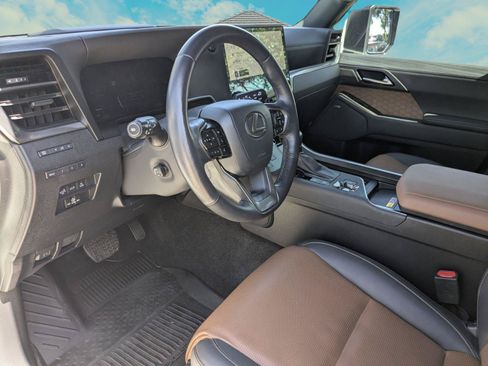 Used 2024 Lexus GX 550 w/ Accessory Package (Z1) AWD/4WD image 6