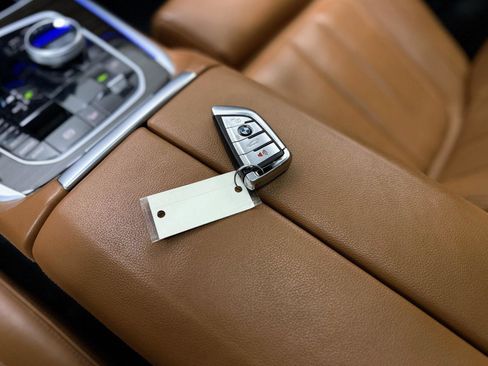 Used 2021 BMW X7 M50i w/ Dynamic Handling Package image 24