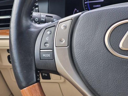 Used 2013 Lexus ES 300h w/ Premium Pkg FWD image 25