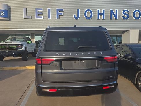Used 2024 Jeep Wagoneer Series II w/ Flexible Seating Group RWD image 9