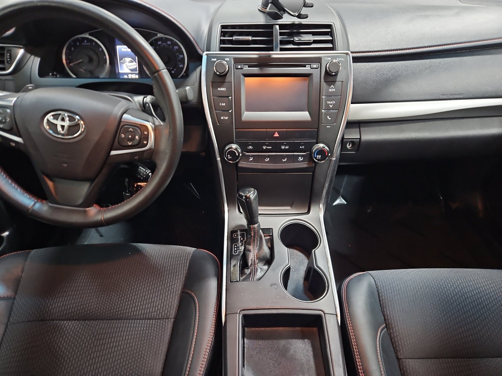 Used 2017 Toyota Camry SE w/ Moonroof Package FWD image 11