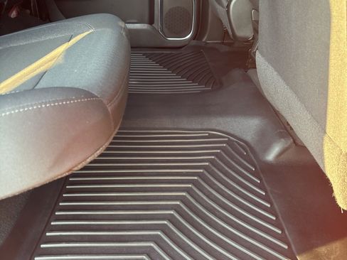 Used 2025 Chevrolet Silverado 1500 LT image 24