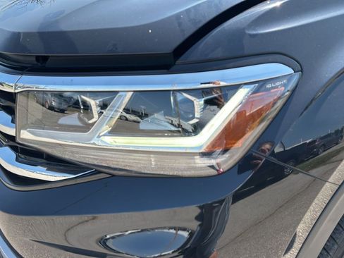Used 2023 Volkswagen Atlas Cross Sport SE w/ Panoramic Sunroof Package FWD image 29