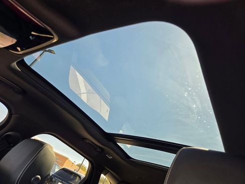 Used 2023 Land Rover Range Rover Velar R-Dynamic S image 15