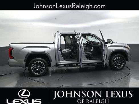 Used 2024 Toyota Tundra Limited AWD/4WD image 33