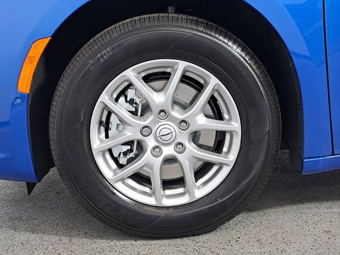 New 2026 Chrysler Pacifica Select image 8