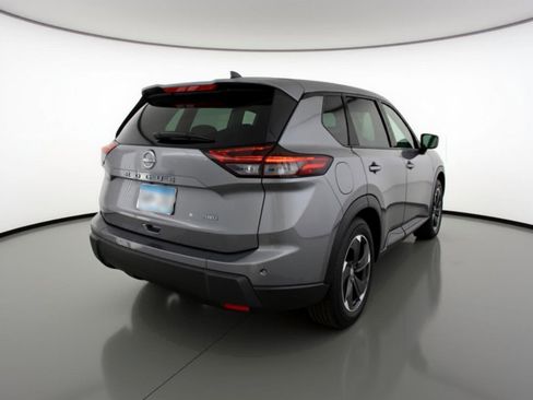 Used 2025 Nissan Rogue SV image 9