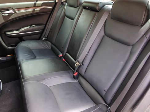 Used 2022 Chrysler 300 Touring L w/ Comfort Group RWD image 23