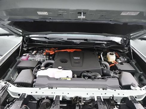 Used 2026 Toyota Sequoia Platinum AWD/4WD image 12