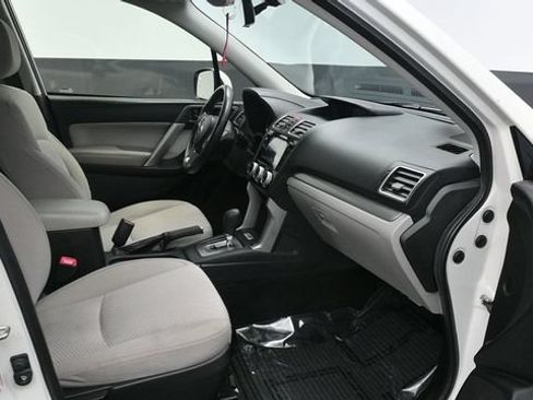 Used 2017 Subaru Forester 2.5i Premium AWD/4WD image 10