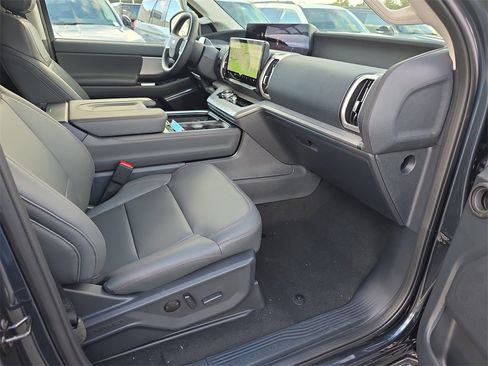 New 2025 Ford Expedition Active image 38