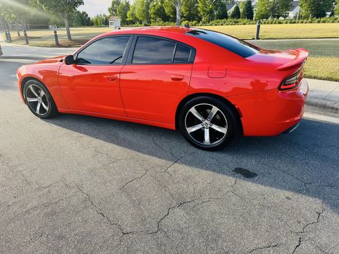 Used 2017 Dodge Charger SE w/ Popular Equipment Group RWD image 6