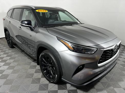 Used 2026 Toyota Highlander XLE AWD/4WD image 3
