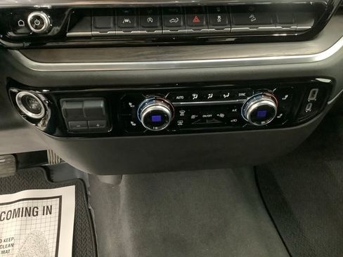 Used 2022 GMC Sierra 1500 SLT w/ X31 Off-Road Package image 17