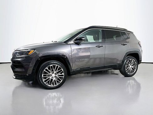 Used 2022 Jeep Compass Limited w/ Elite Group image 3