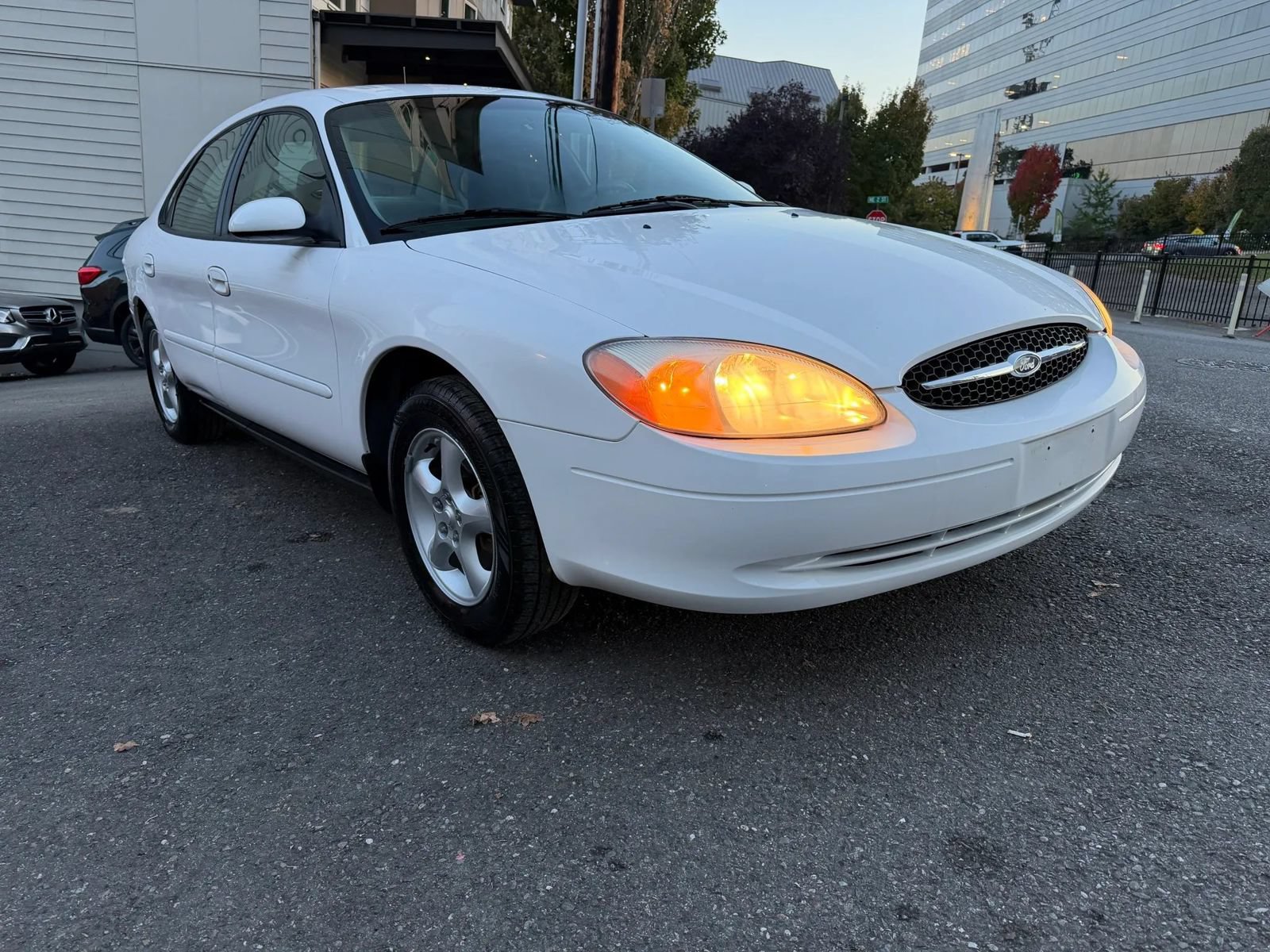 Used 2001 Ford Taurus SES FWD image 5