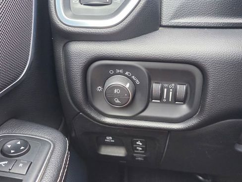 Used 2019 RAM 1500 Laramie image 29