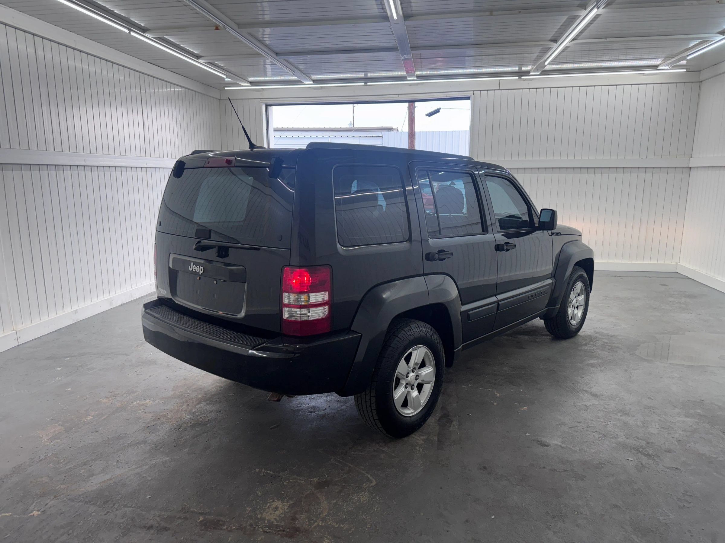 Used 2011 Jeep Liberty Sport RWD image 5