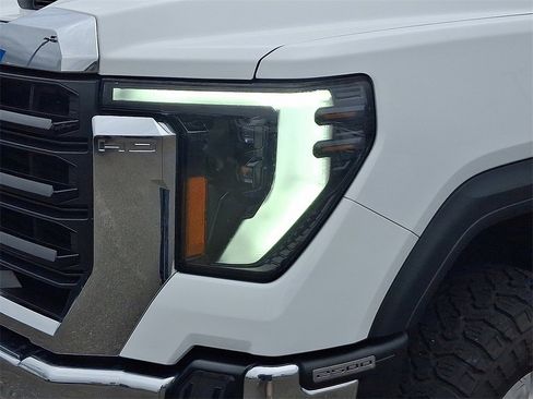 Used 2024 GMC Sierra 2500 Pro w/ Convenience Package image 9