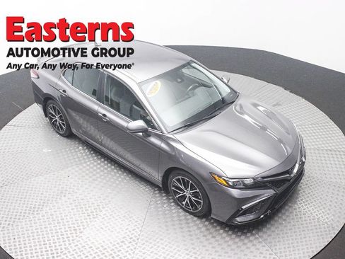 Used 2024 Toyota Camry SE FWD image 3