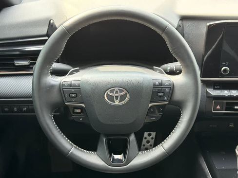 Used 2025 Toyota Camry SE w/ Convenience Package FWD image 12