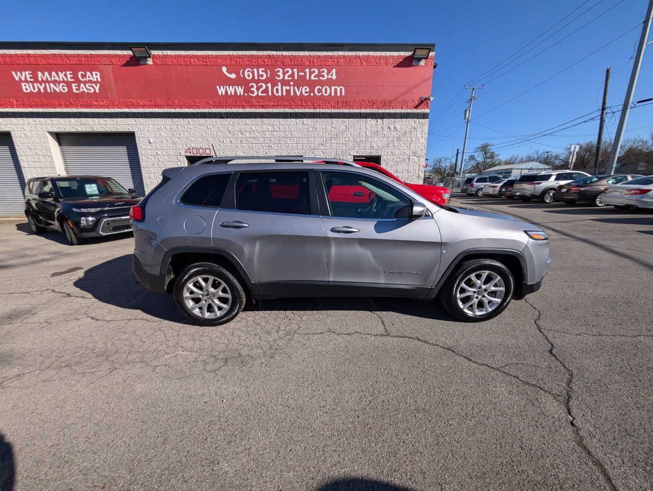 Used 2018 Jeep Cherokee Latitude FWD image 5
