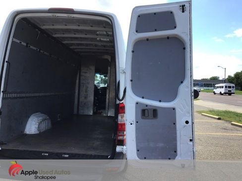 Used 2014 Freightliner Sprinter 2500 image 17
