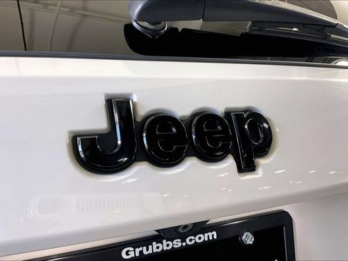 Used 2015 Jeep Grand Cherokee Altitude RWD image 38