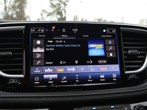 New 2026 Chrysler Pacifica Limited w/ S Appearance Package image 16