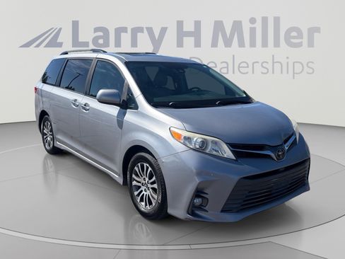 Used 2018 Toyota Sienna XLE FWD image 7