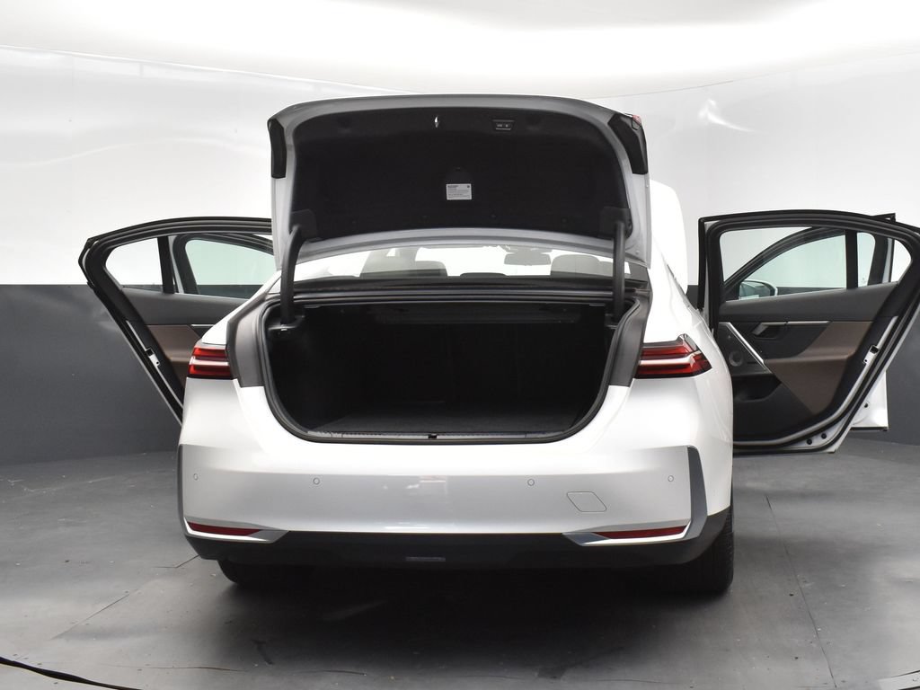 Used 2024 BMW 530i xDrive AWD/4WD image 51
